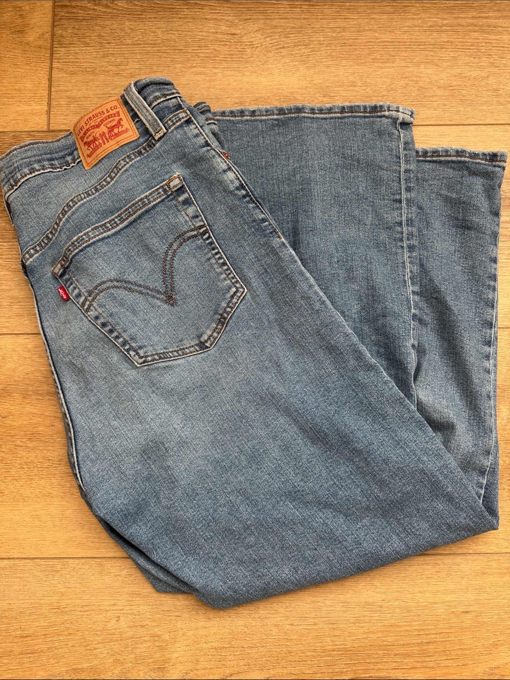 Levi's Women's Light Blue Straight Leg Jeans